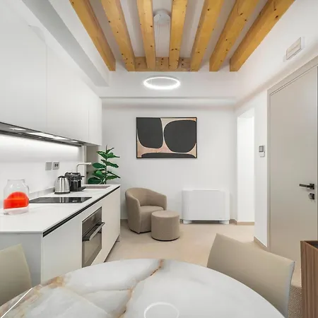 Palazzo Degli Eletti R&r 아파트