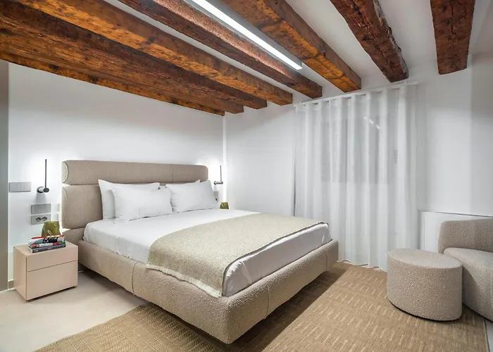 Palazzo Degli Eletti R&r *