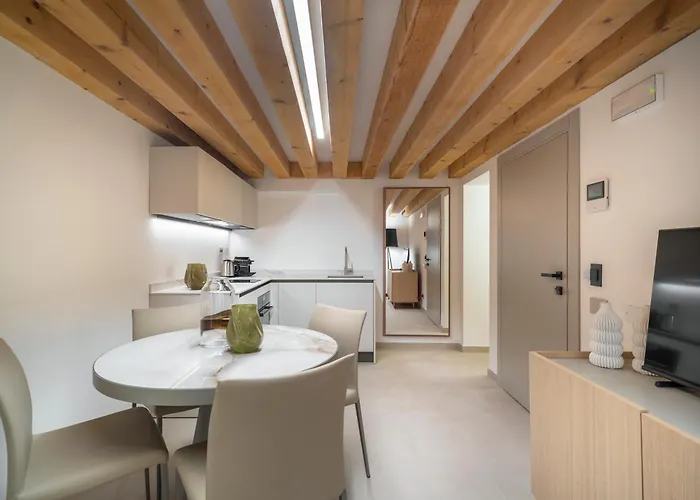 Palazzo Degli Eletti R&r *