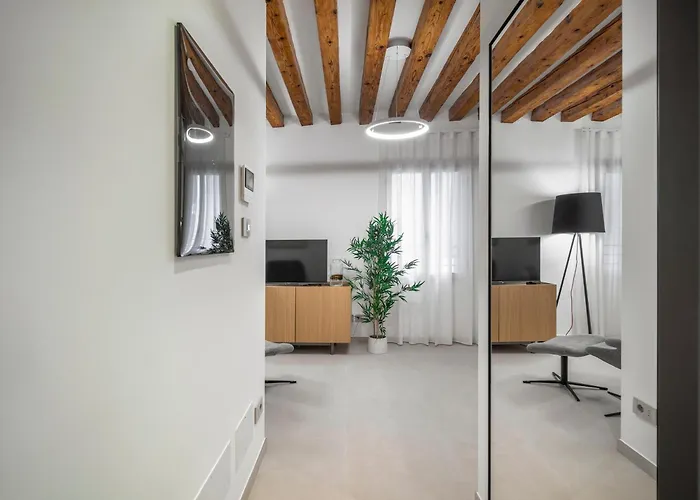 Palazzo Degli Eletti R&r *