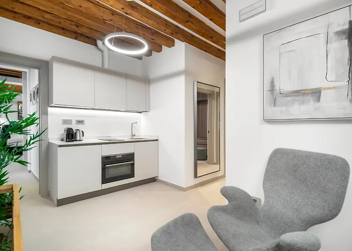 Palazzo Degli Eletti R&r