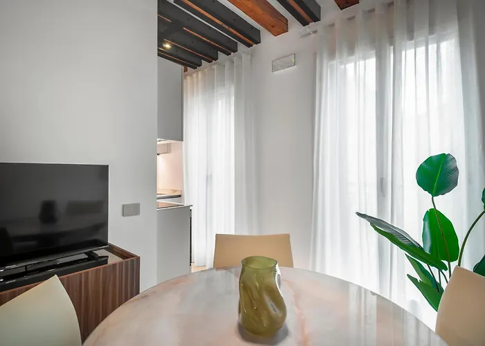 Palazzo Degli Eletti R&r