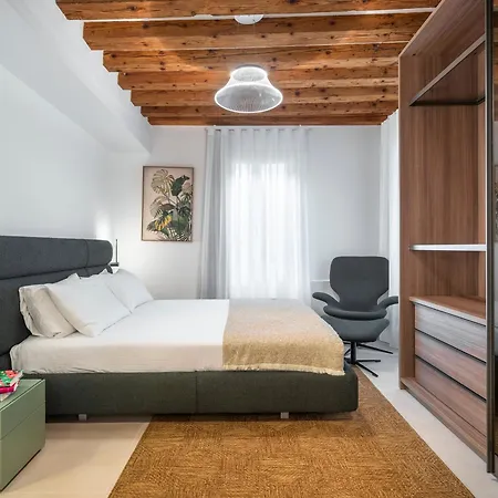 Palazzo Degli Eletti R&r *