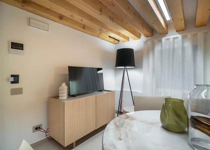 Palazzo Degli Eletti R&r